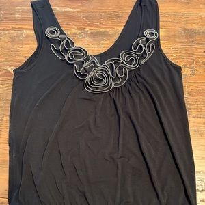 Bobeau fun and flirty top.
